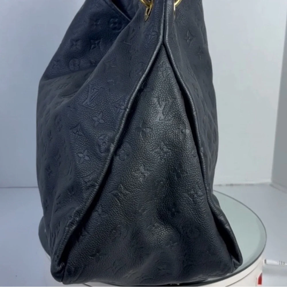 Louis Vuitton Black Leather Artsy with COA